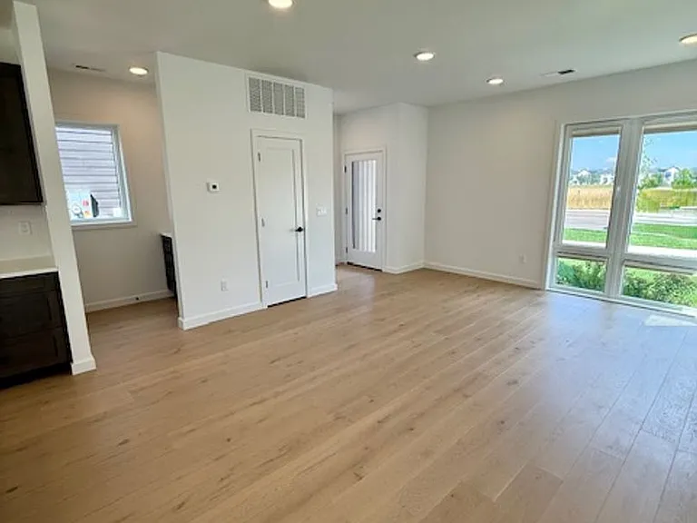 2957 S 27th Ave — Photo 11