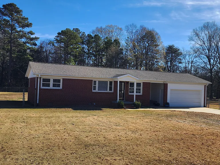 111 Brookwood Cir — Photo 1