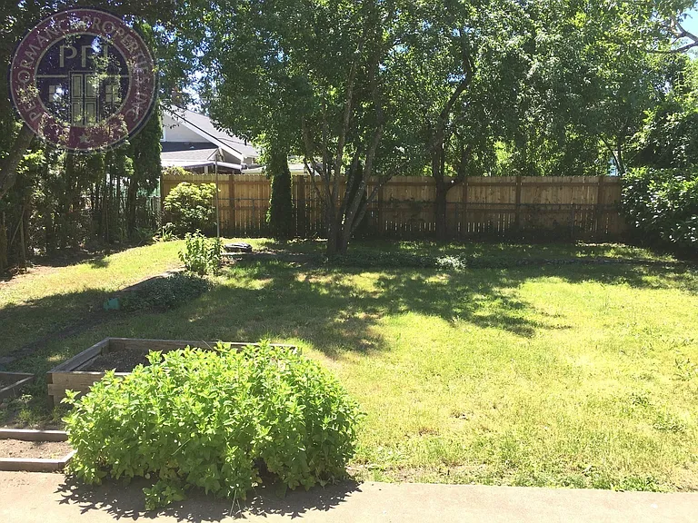 1554 SE Marion St — Photo 27