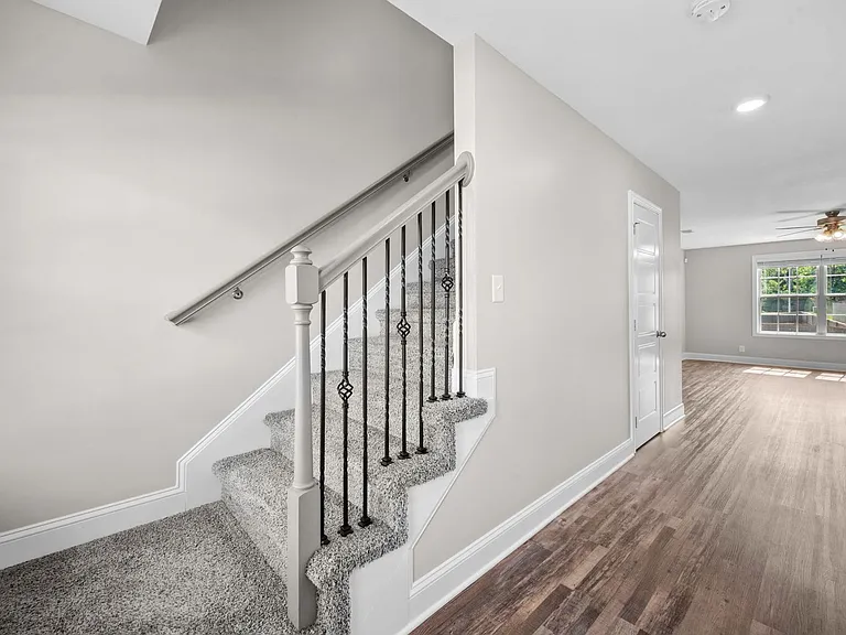 839 Lillian Grace Dr — Photo 4