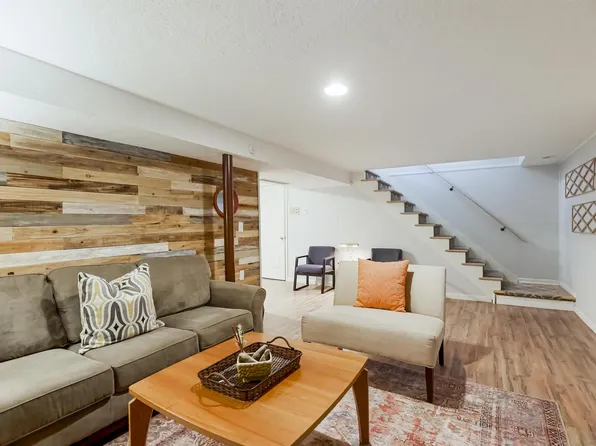 407 SW Stratford Rd, Lees Summit, MO 64081