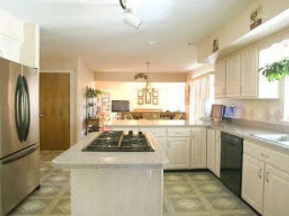 6 Chatsworth CT