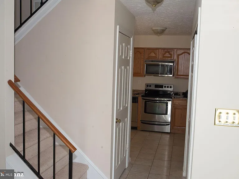 6128 Hoskins Hollow Cir #B — Photo 9