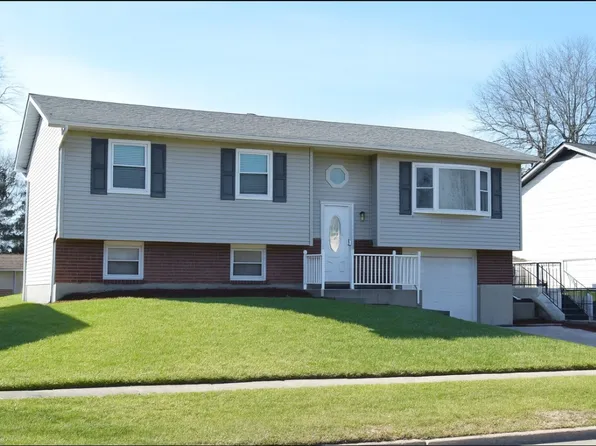 7040 Meadowbrook Ln, Hanover Park, IL 60133