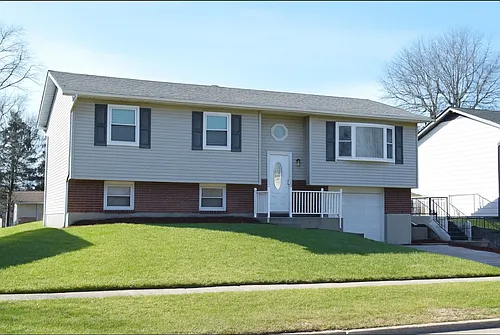 7040 Meadowbrook Ln Photo 1