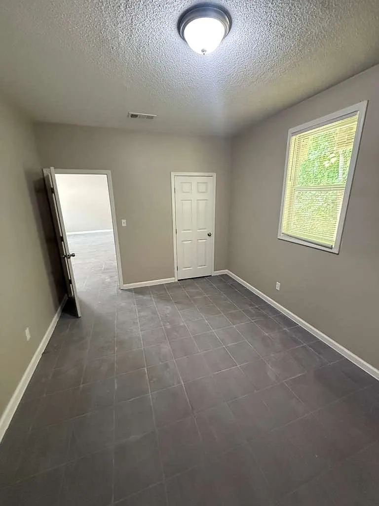 5 bed, 2712 sqft, $5,000 — Photo 4