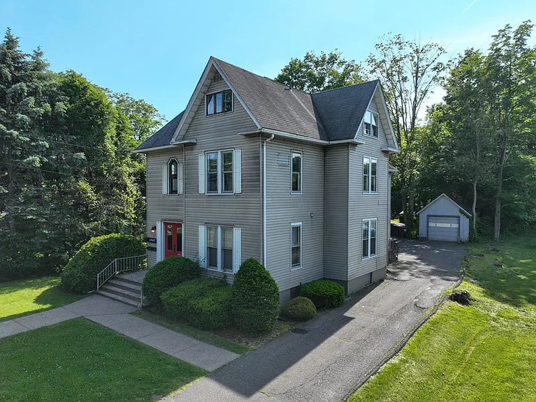 242 N Main St — Photo 2