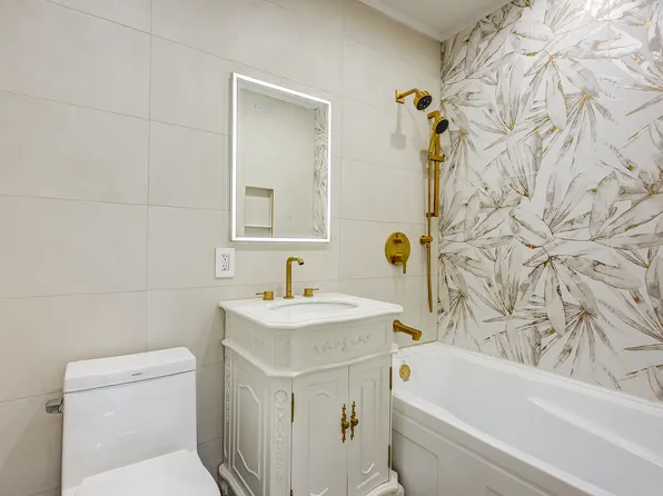 100-25 Queens Boulevard image 33 of 40