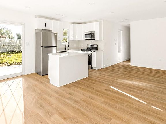 5th image of 1146 Violet Ave