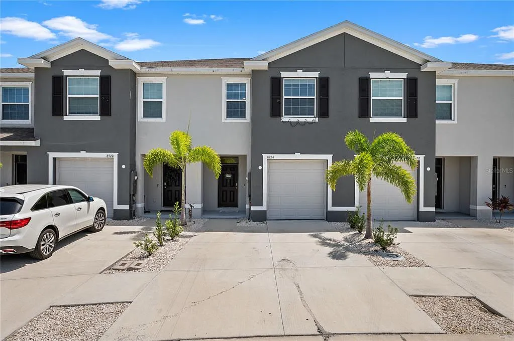 3 bed, 2.5 bath, 1724 sqft, $2,700 — Photo 1