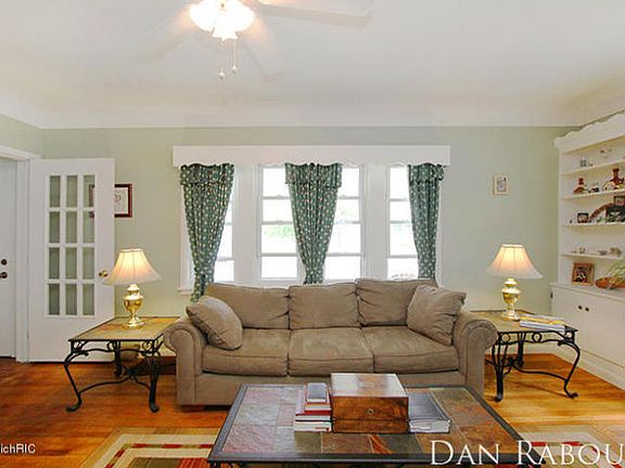 4th image of 18 Elmwood St NE
