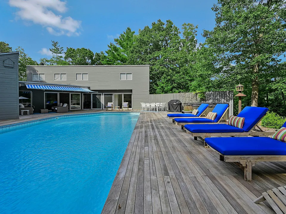 12 Rose Hill Rd