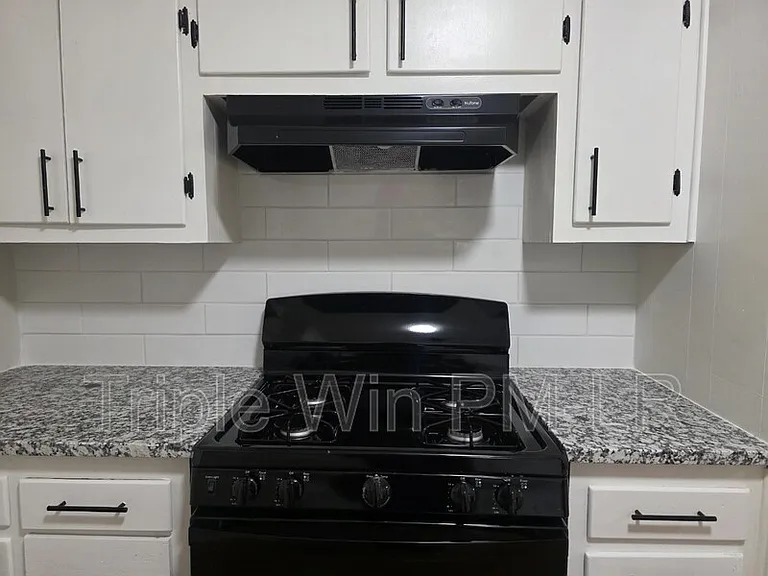 602 J K St — Photo 17
