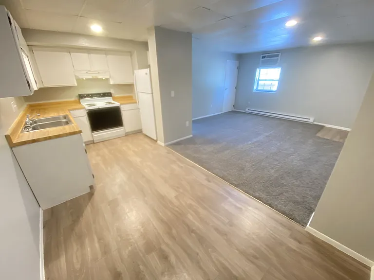 904 N Main St #3 — Photo 3