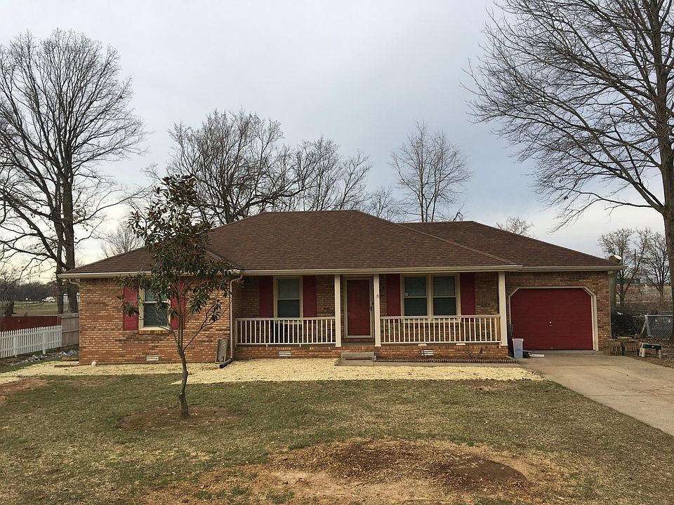 1st image of 303 Marys Oak Dr