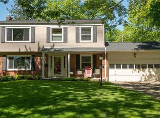 6166 Sherwood Dr, North Olmsted, OH 44070
