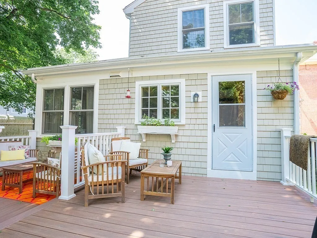 3 bed, 2.0 bath, 1489 sqft, $3,200 — Photo 3