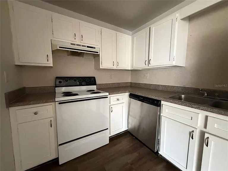 3924 SW 26th Dr #5 — Photo 10