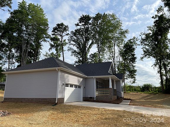 4th image of 711 Dalton Creek Ln
