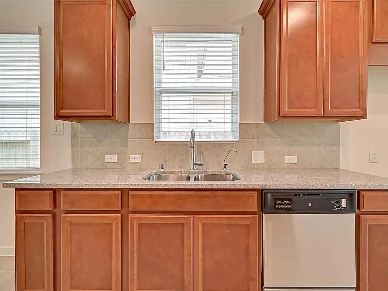 8022 Pinebrook Arbor Ct — Photo 16
