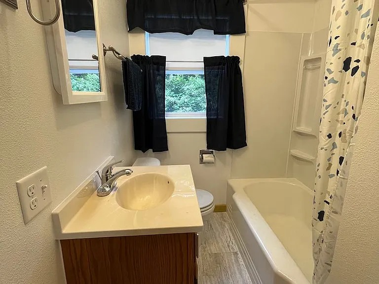 107 S Duluth Ave #1 — Photo 14