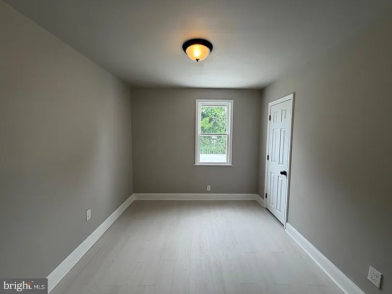 124 Robbins Ave #B — Photo 14