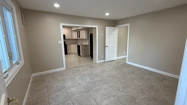 Building Photo - 297 Norway Ave #1F