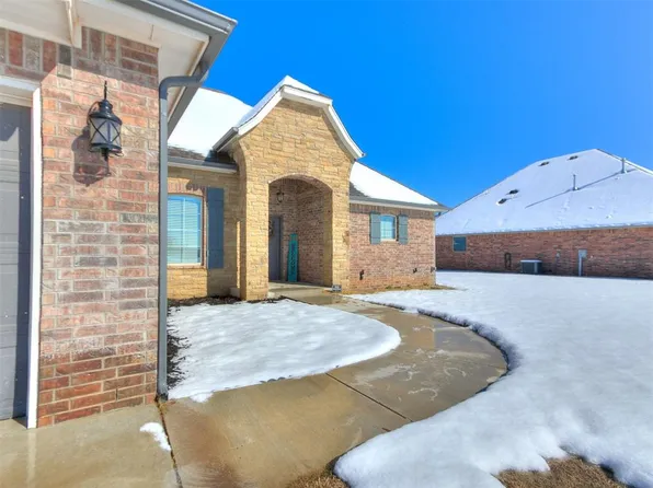 11 Southpointe Ave, Tuttle, OK 73089