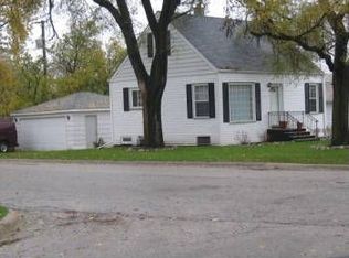 31 N Pioneer Rd, Waukegan, IL 60085