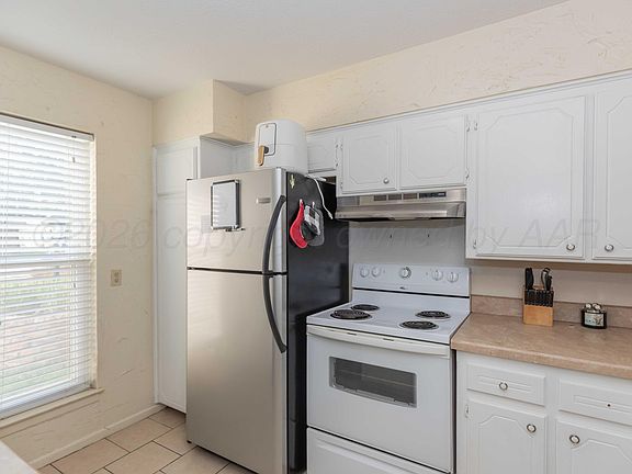 4th image of 3213 Villa Pl