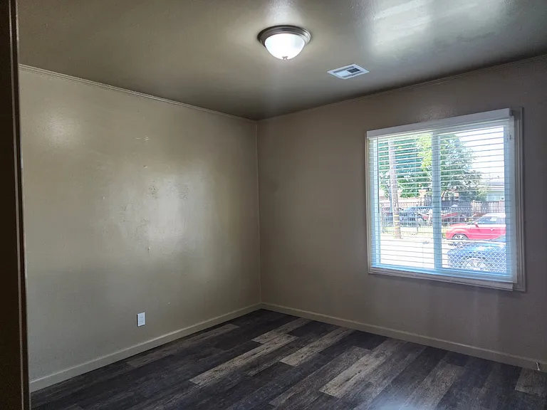 122 Eldridge Ave — Photo 6