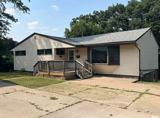 1114 Bellevue Ct, Bettendorf, IA 52722