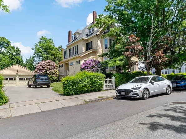 216 Prospect St, Fall River, MA 02720