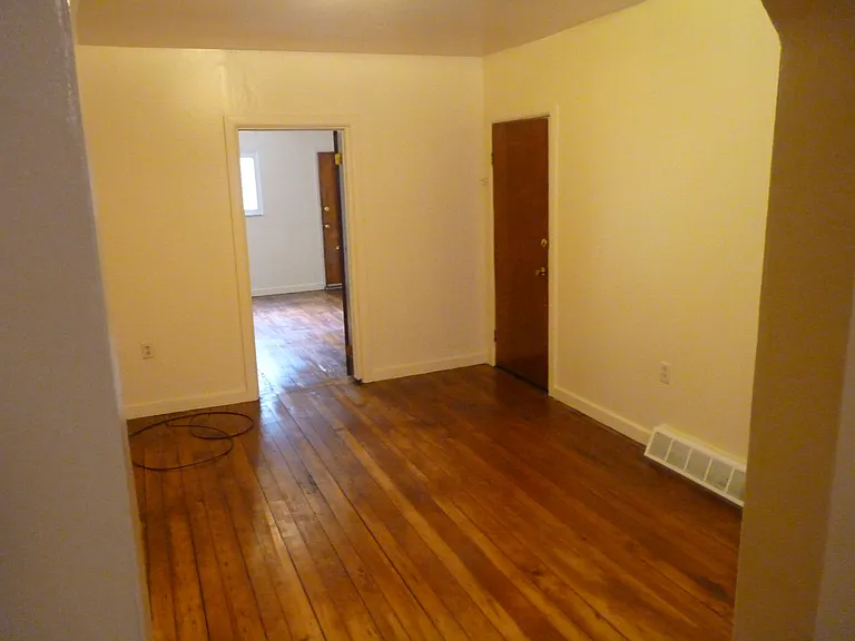 Livingroom looking into Bedroom