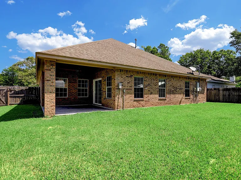 2707 Lake Breeze Ln — Photo 10