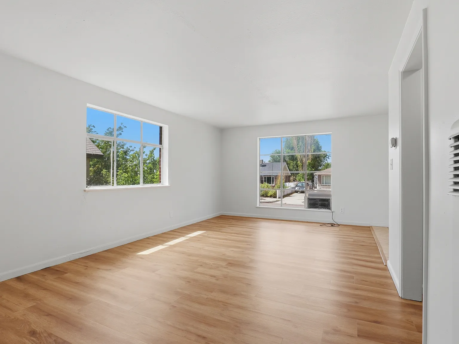 538 Colorado Street West - 3 — Photo 3