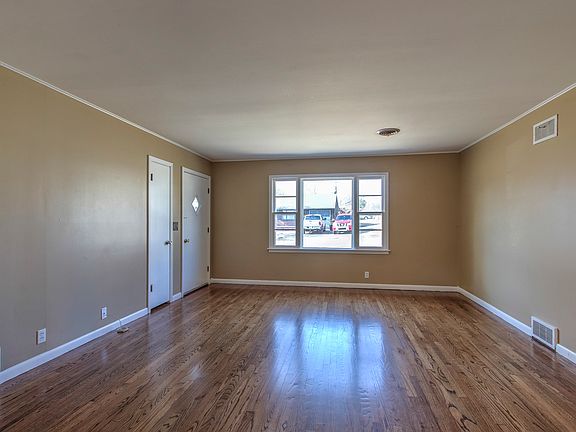 5th image of 127 N Moccasin Pl