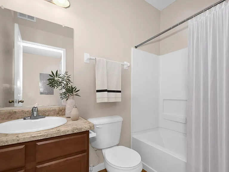 Crosspoint Apartments — Photo 9