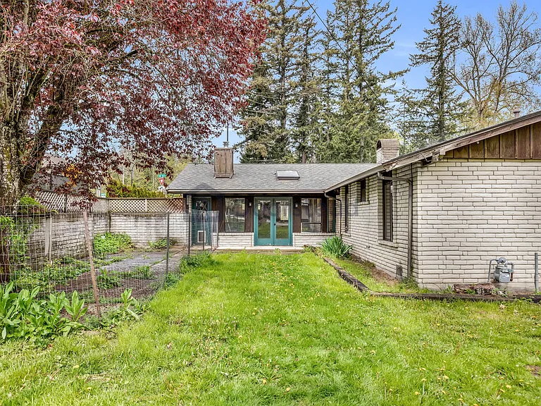 21805 SE 4th St — Photo 45