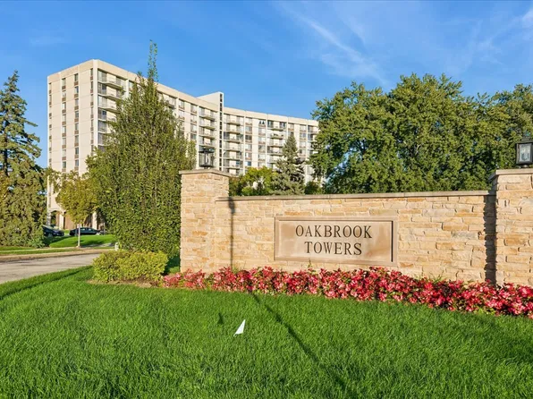 20 N Tower Rd APT 6A, Oak Brook, IL 60523