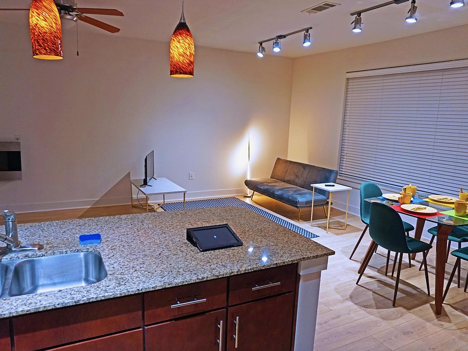 1st image of 2222 W Dallas Ave #301