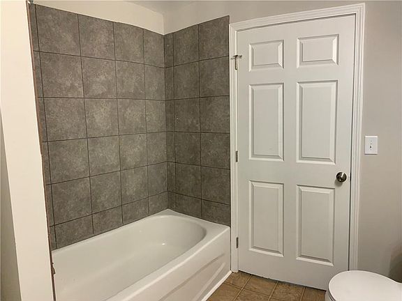 5th image of 6065 Hill St