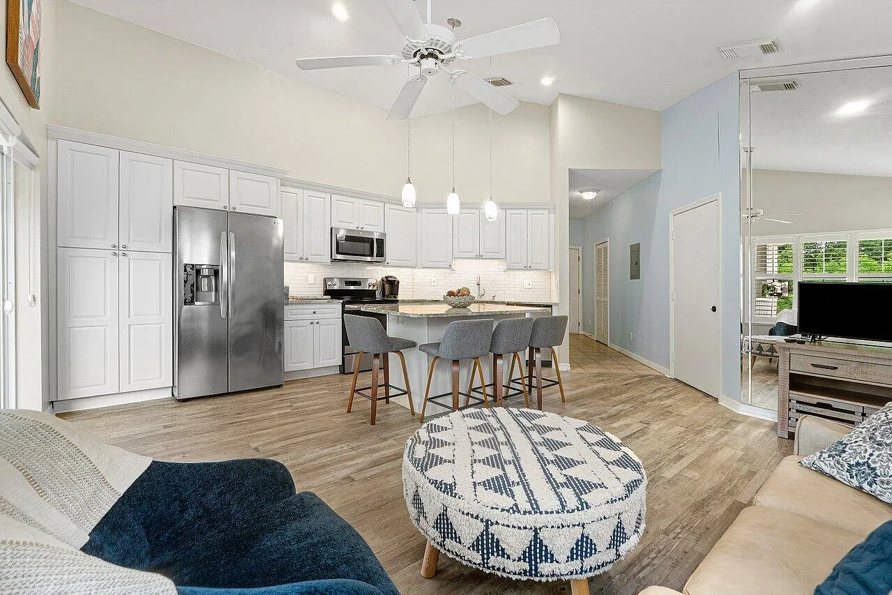 1 bed, 1.0 bath, 900 sqft, $1,950 — Photo 3