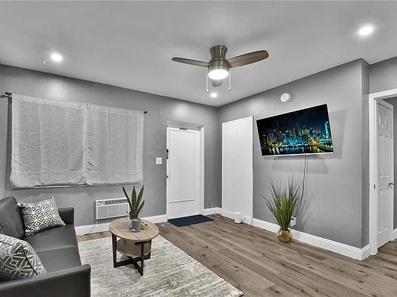 5th image of 201 SE 23rd St APT 2