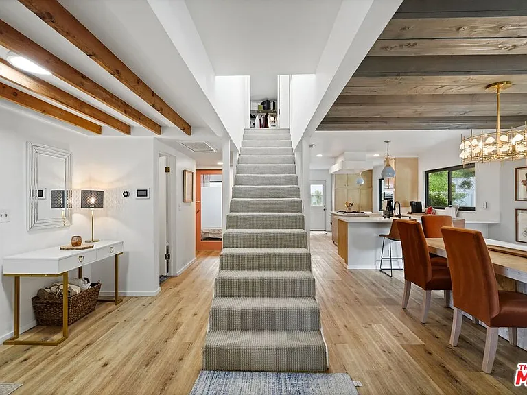 6558 Lasaine Ave — Photo 29