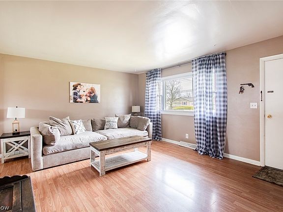 3rd image of 790 Gary Dr