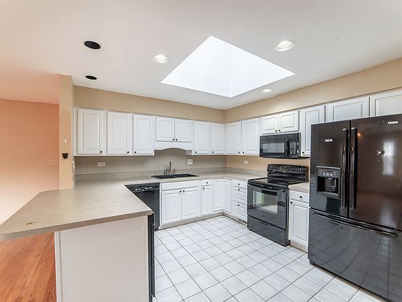 5th image of 10501 Waterford Dr