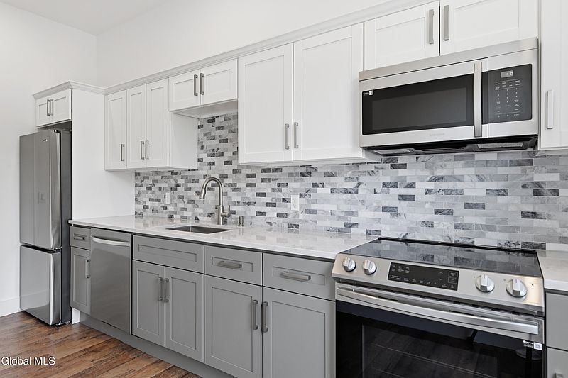 5th image of 66 Horicon Avenue #2E