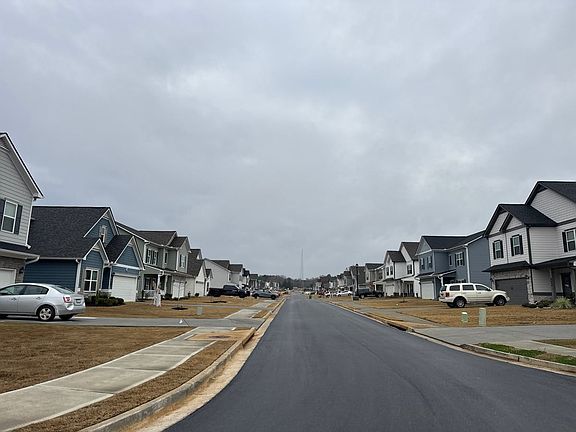 4th image of 622 Summerfield Ln NW