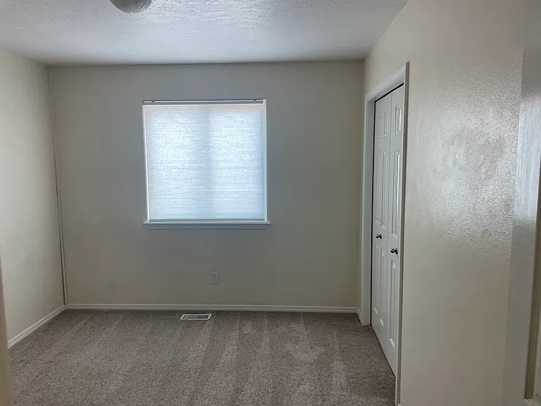 170 E Carver Dr — Photo 12